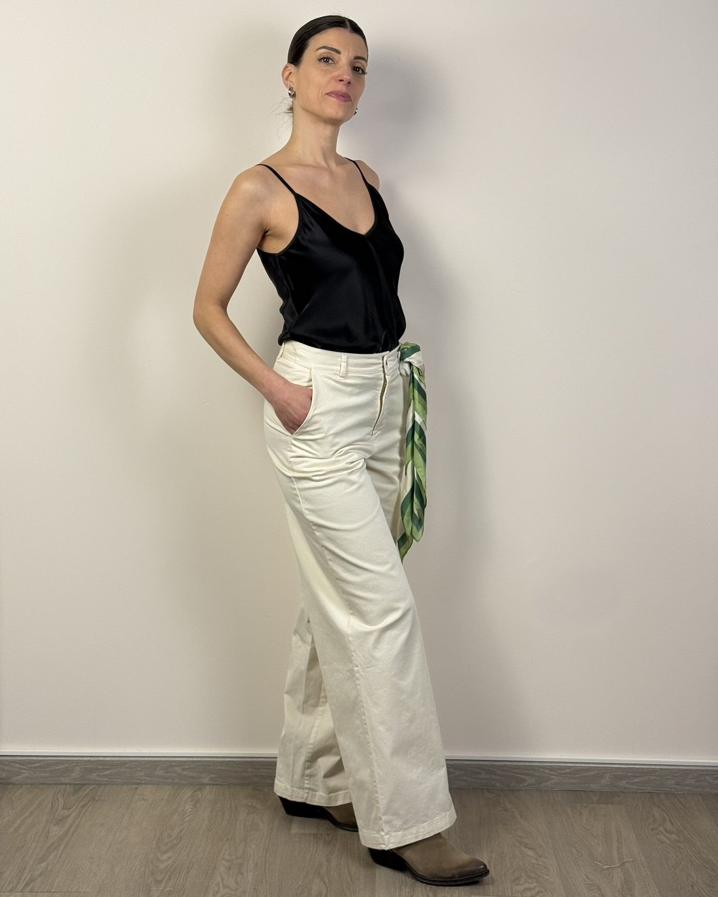 Pantalone Chino Con Foulard KONTATTO