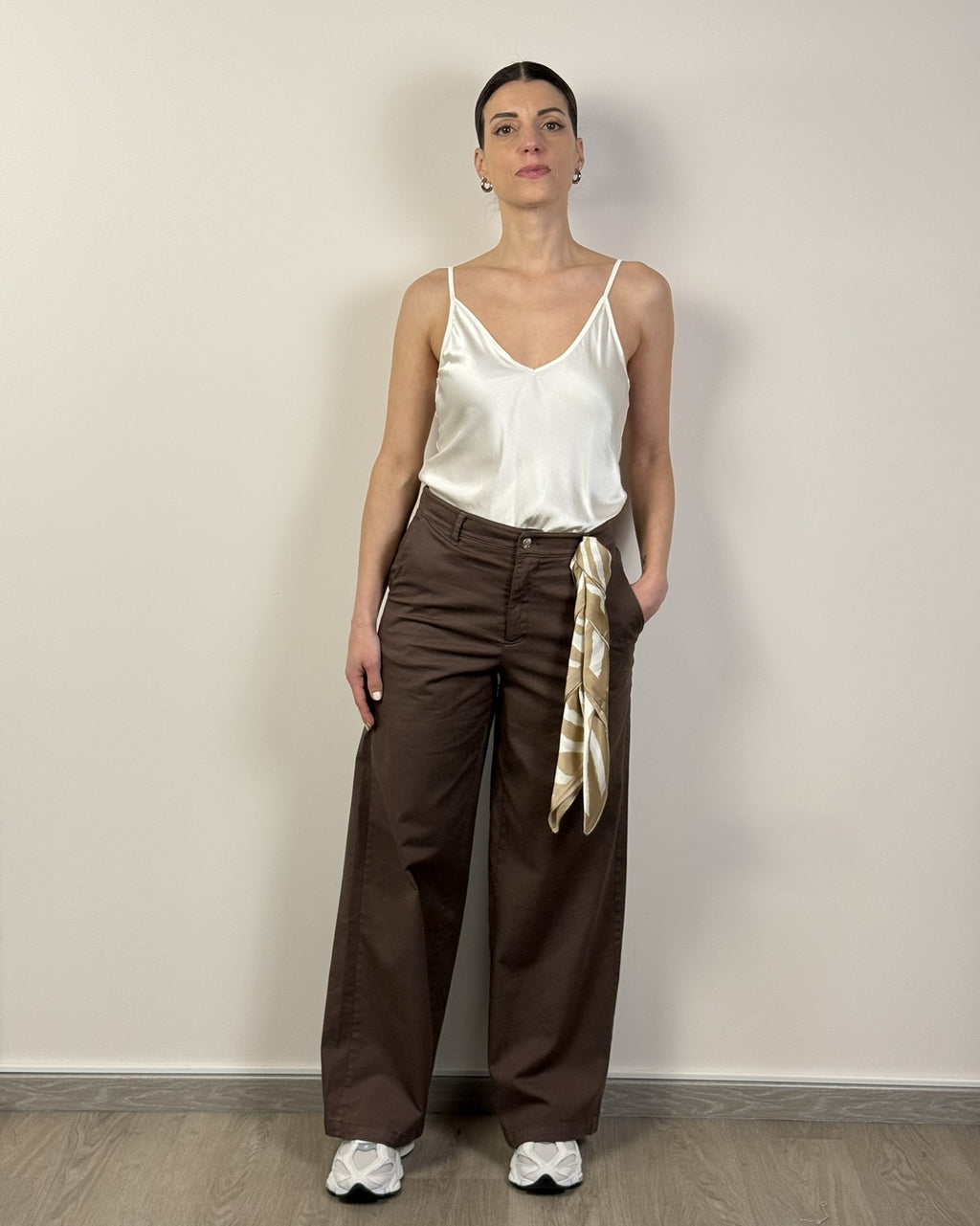 Pantalone Chino Con Foulard KONTATTO