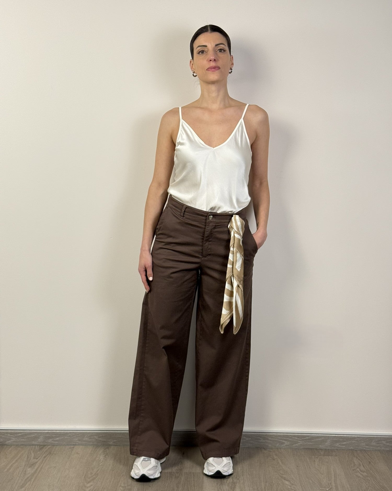 Pantalone Chino Con Foulard KONTATTO