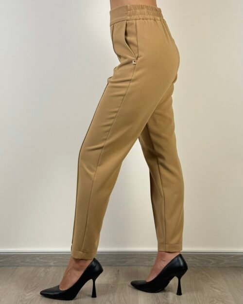 pantalone dritto nero cammello nocciola beige stretto morbido pences tasche francese elastico in vita elegante sportivo