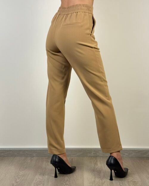 pantalone dritto nero cammello nocciola beige stretto morbido pences tasche francese elastico in vita elegante sportivo